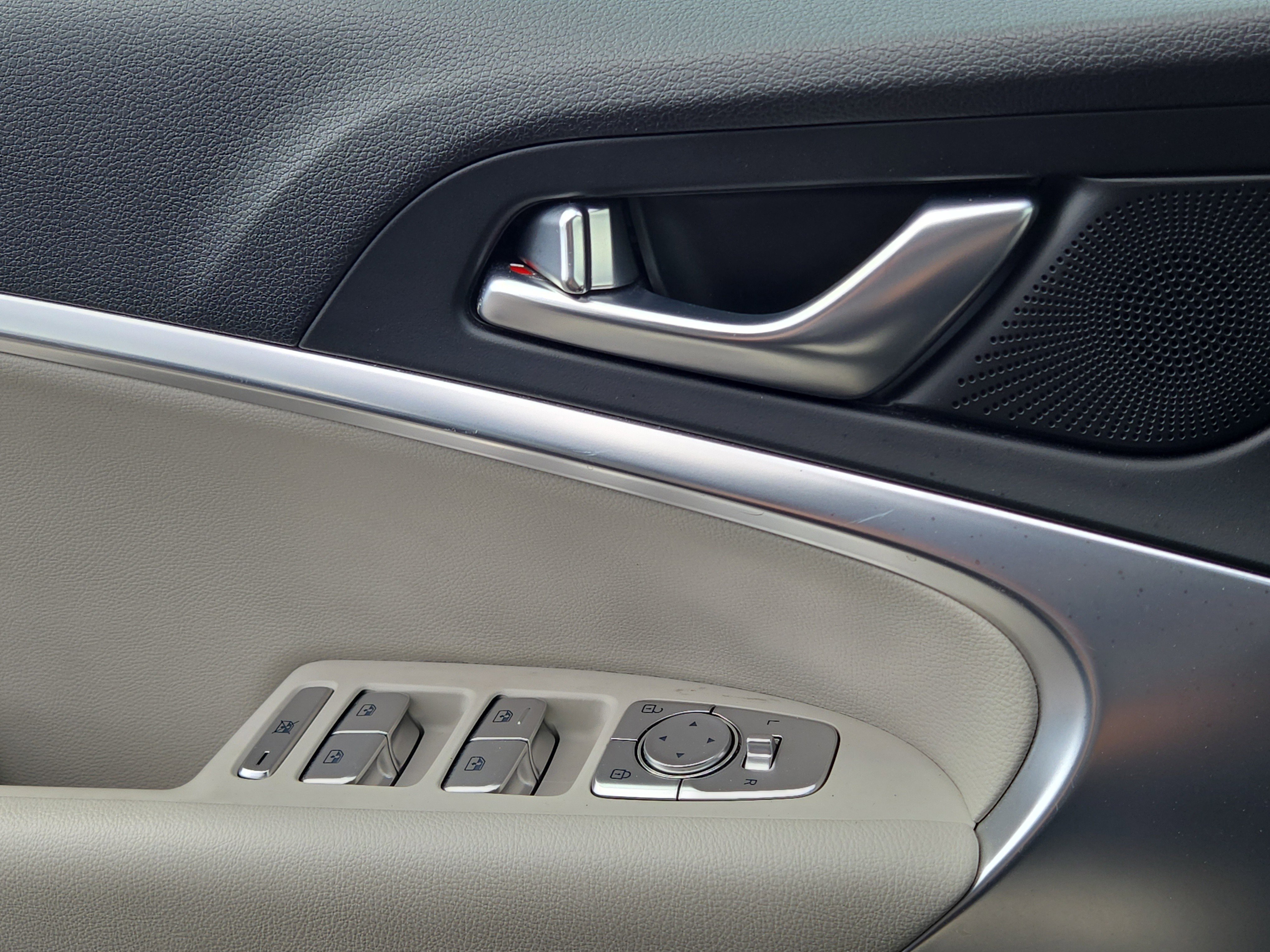 2025 GENESIS G70 Standard - Photo 22