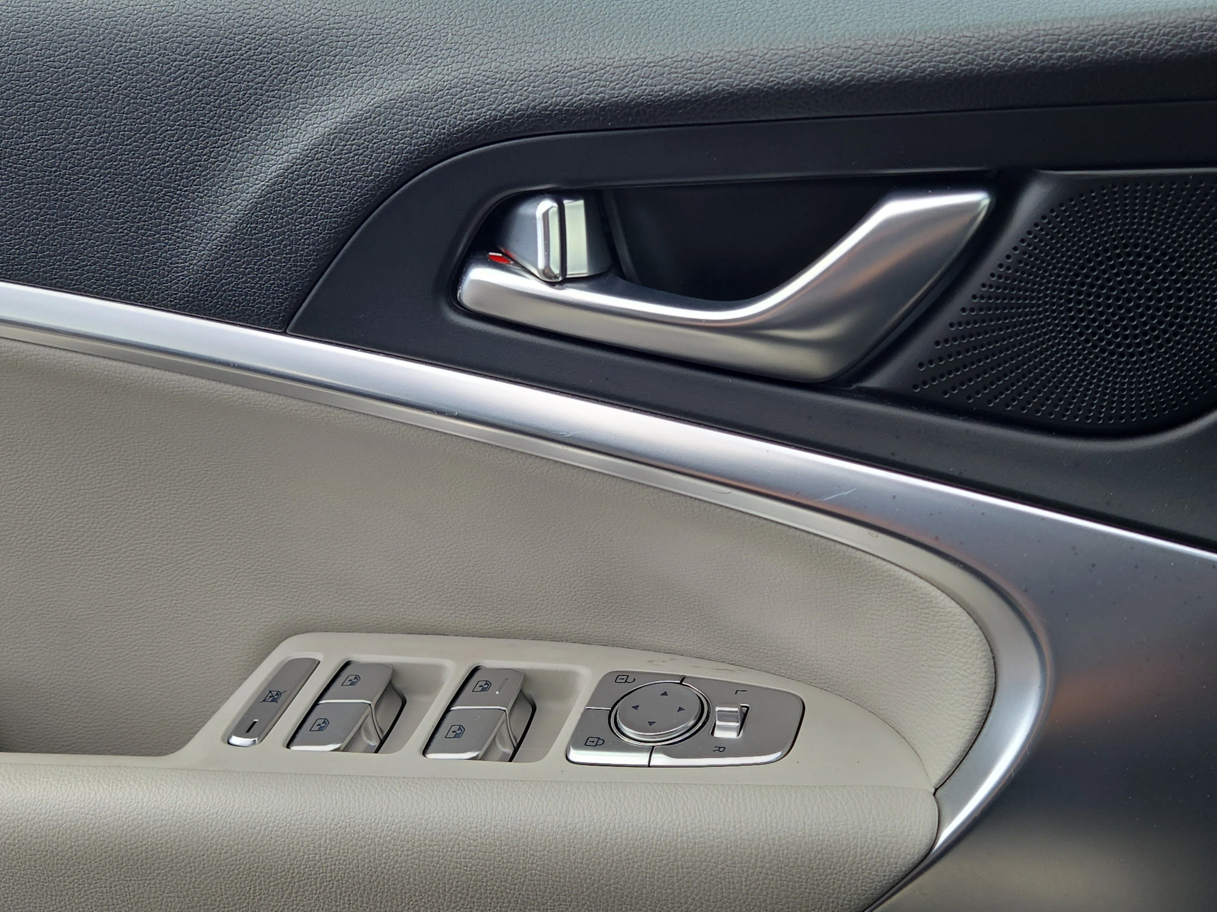 2025 GENESIS G70 Standard - Photo 22