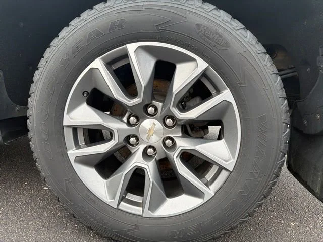 Used 2021 SHADOW GRAY METALLIC Chevrolet LT image 24