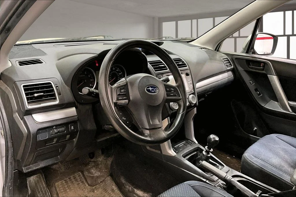 Used 2016 Silver Subaru 2.5i Premium image 13