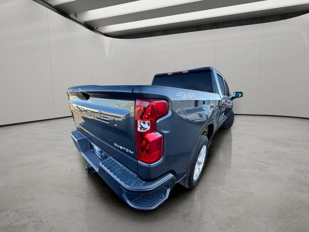 Used 2020 Shadow Gray Metallic Chevrolet Custom image 9