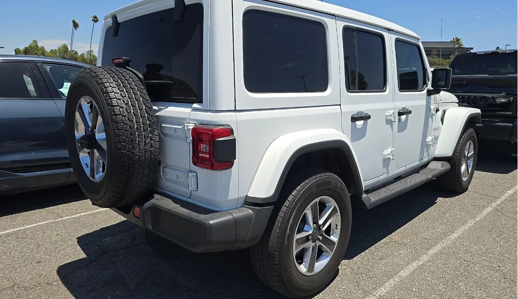 Used 2018 White Jeep Unlimited Sahara image 2