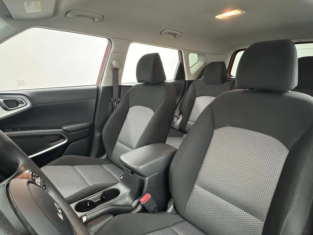 Used 2025 Orange Kia  image 16