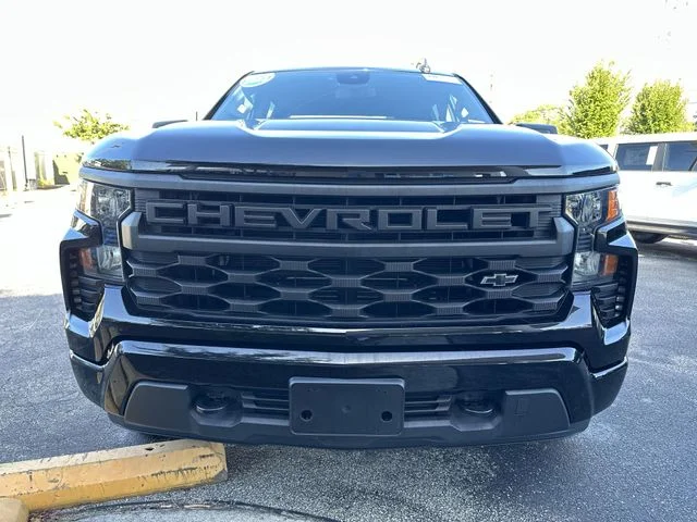 Used 2023 Black Chevrolet Custom image 9