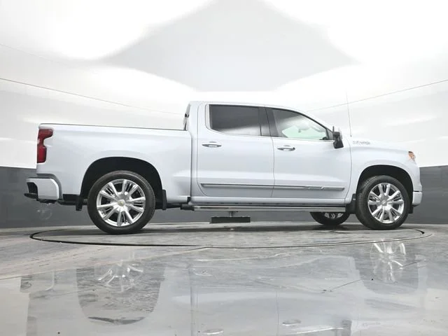 New 2026 Polar White Tricoat Chevrolet High Country image 25