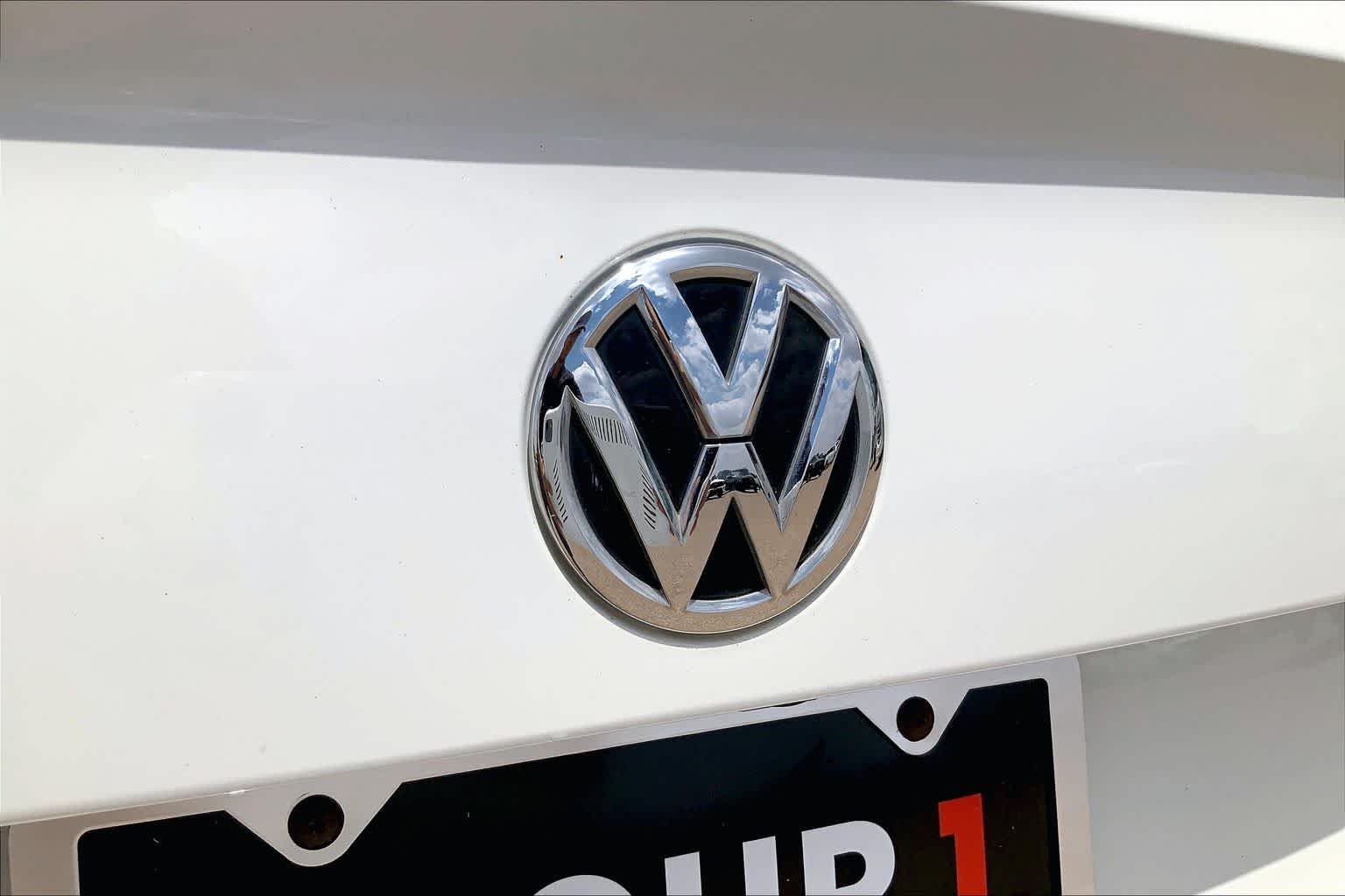 Used 2021 Pure White Volkswagen R-Line image 33