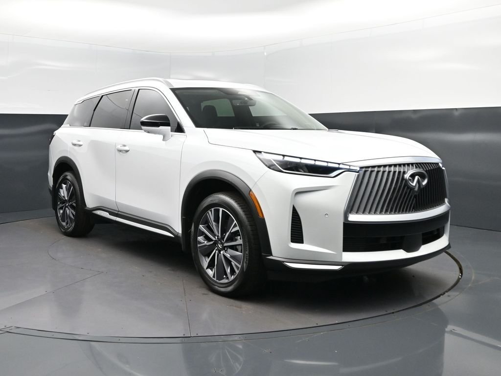 New 2026 RADIANT WHITE INFINITI Luxe FWD image 9