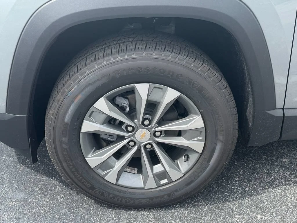 New 2027 Sterling Gray Metallic Chevrolet LT image 17