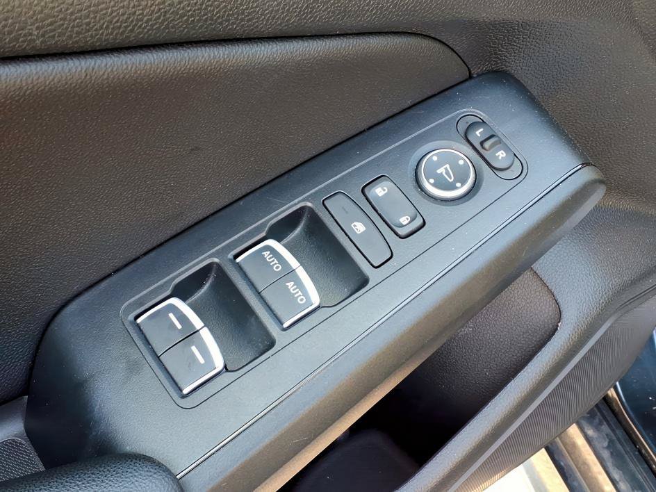 Used 2024 Gray Metallic Honda EX-L image 18