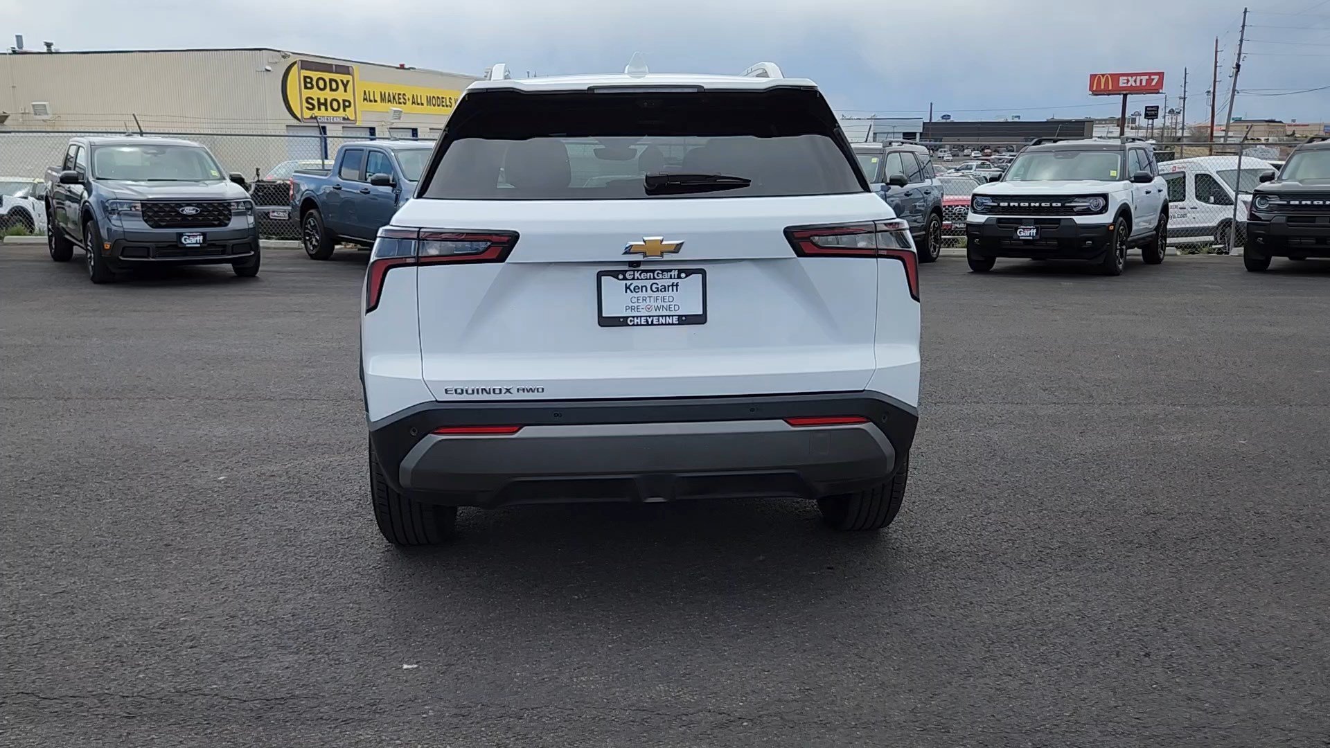 Used 2025 Summit White Chevrolet AWD LT image 3