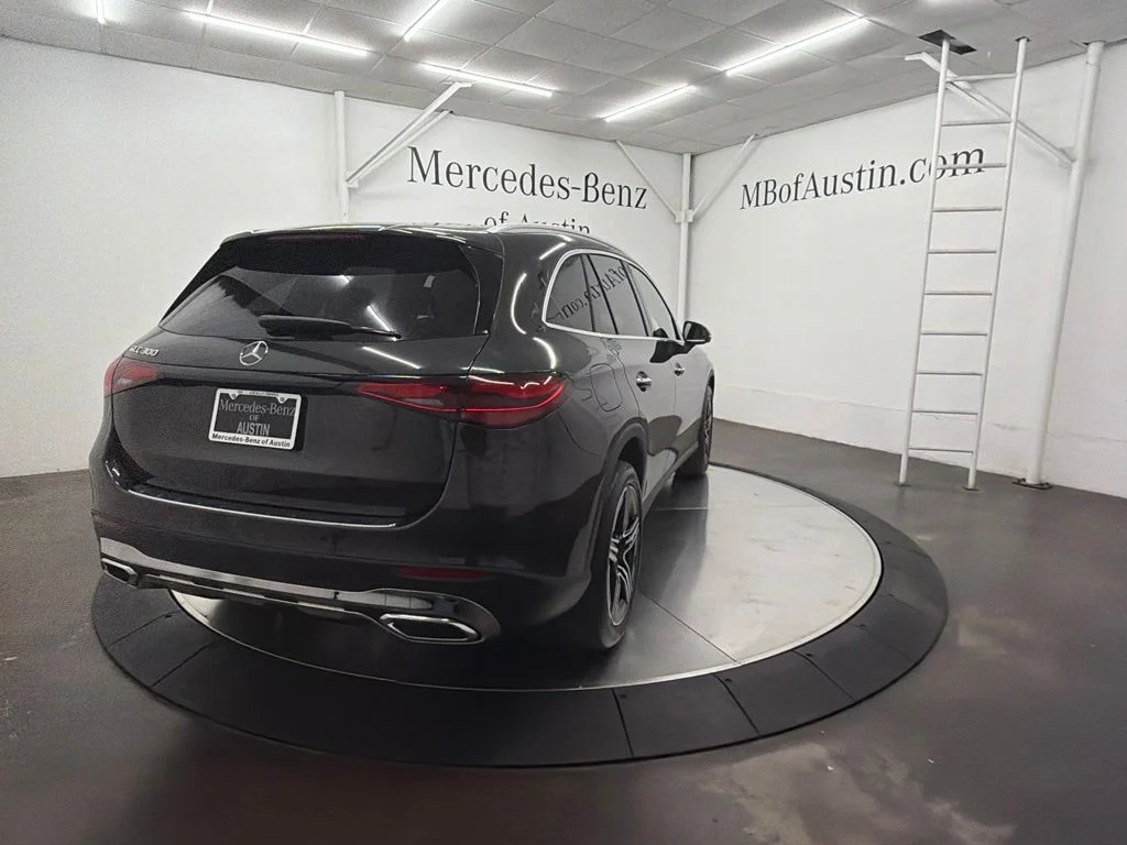 New 2027 Gray Mercedes-Benz GLC 300 image 7