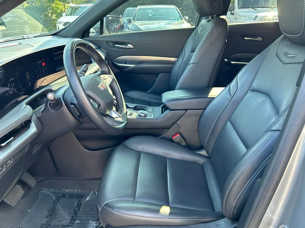 Used 2025 Silver Cadillac Premium Luxury image 17
