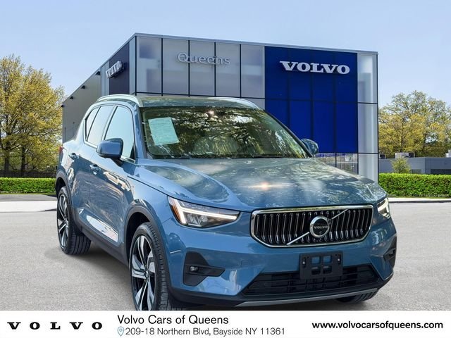 2024 Volvo XC40 B5 Plus Bright AWD's photo