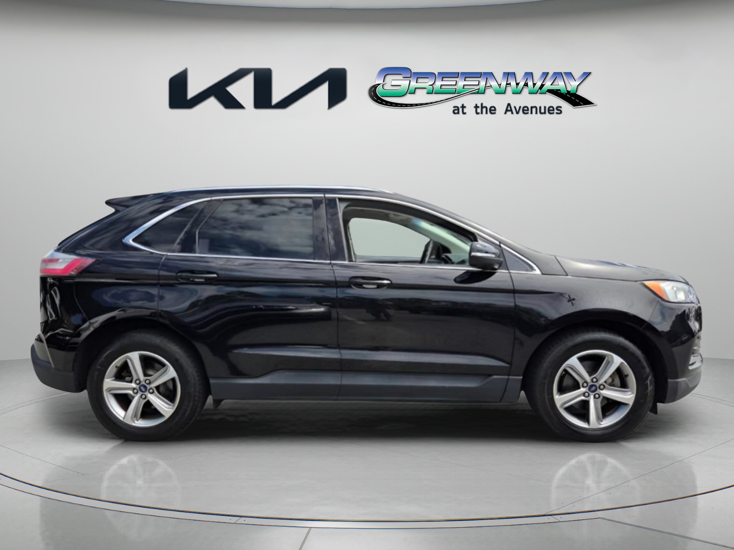 Used 2019 Black Metallic Ford SEL image 8