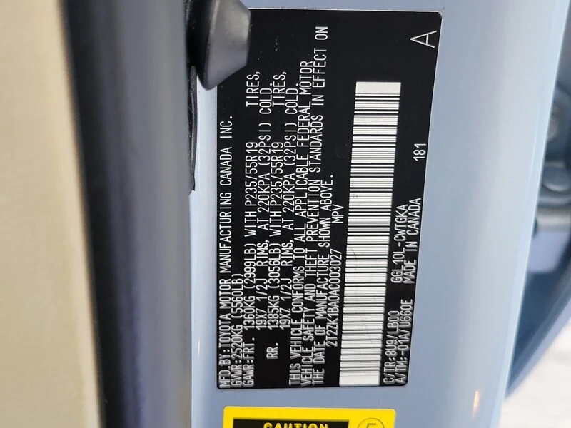 Used 2010 Blue LEXUS FWD 4DR image 17