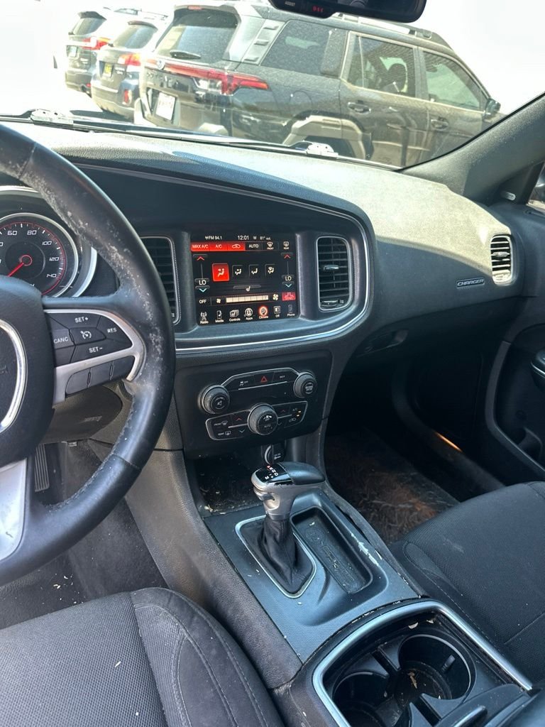 Used 2015 Blue Dodge SXT image 38