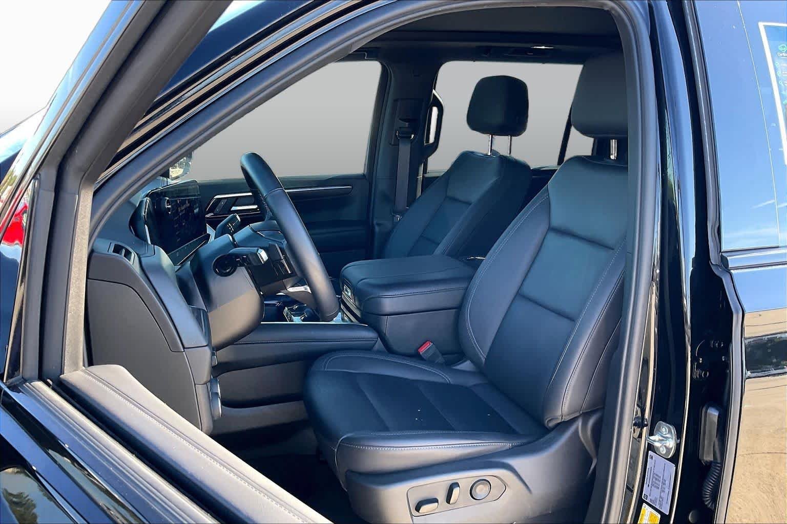Used 2025 Black Chevrolet Z71 image 8