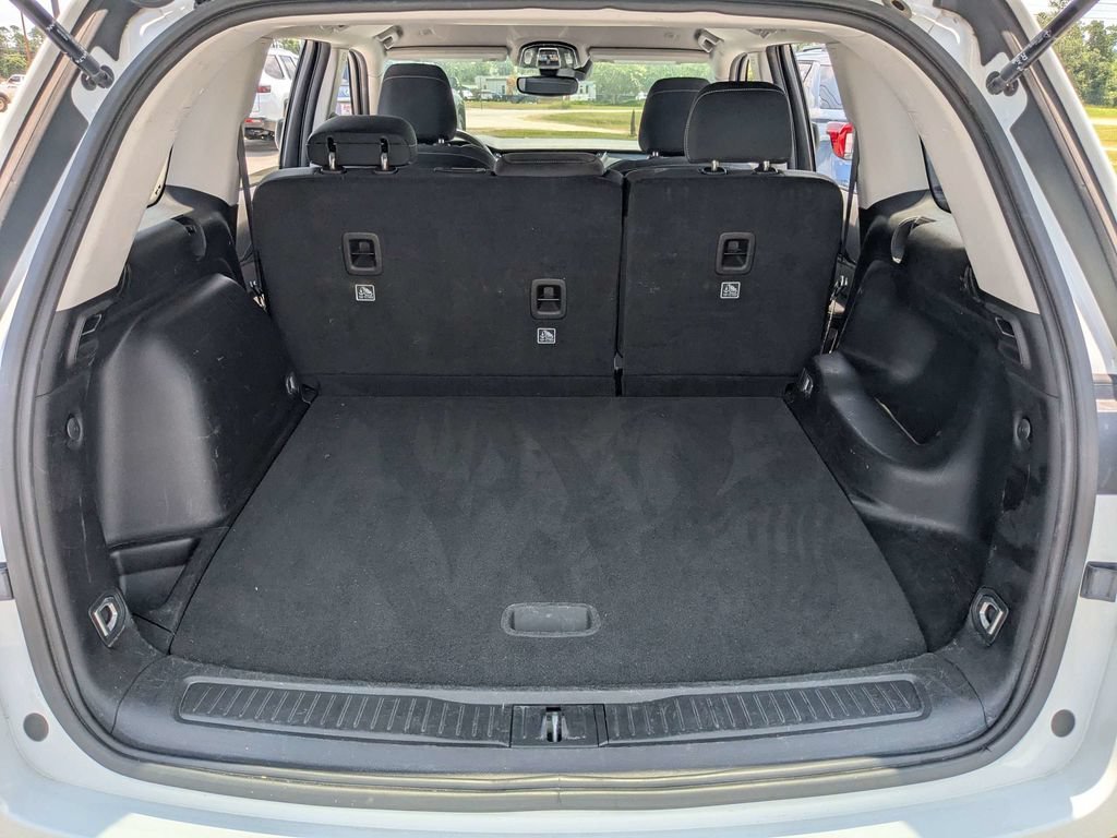 Used 2023 White Jeep Laredo image 13