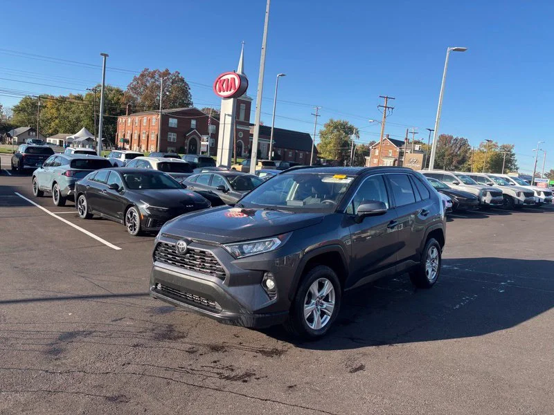 Used 2019 Gray Toyota XLE image 3