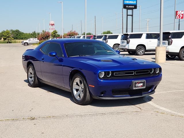 Used 2019 Blue Dodge SXT image 3
