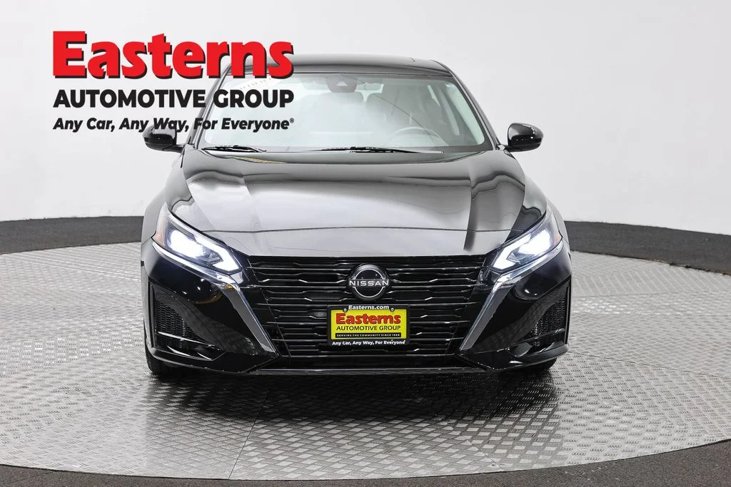 Used 2023 Black Nissan 2.5 SV image 2