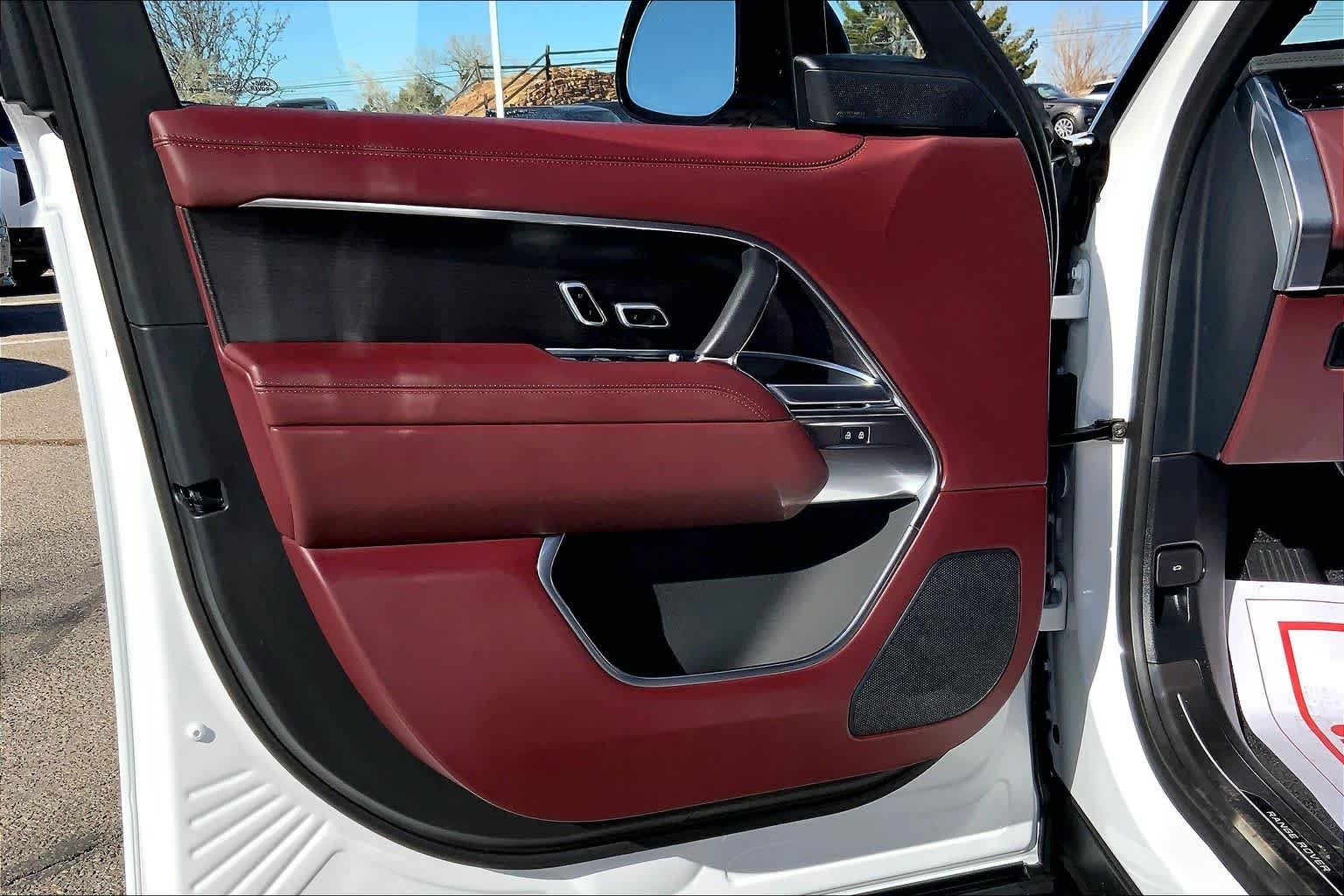 New 2026 Ostuni Pearl White Land Rover SE image 10