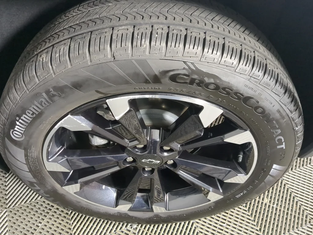 Used 2025 GRAY Chevrolet AWD RS image 15