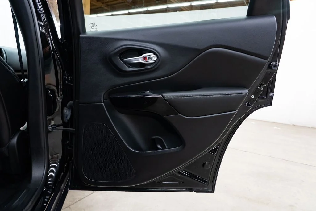 Used 2023 Black Jeep Altitude image 27