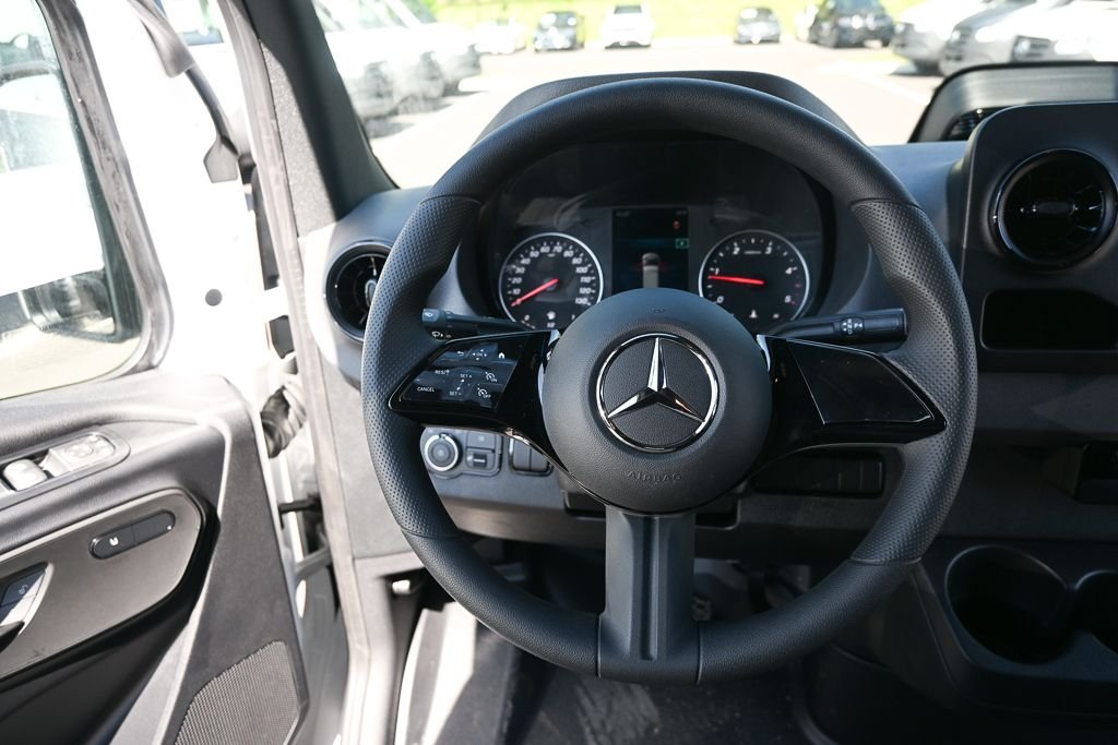 Used 2025 Arctic+White Mercedes-Benz Cargo 144 WB image 2