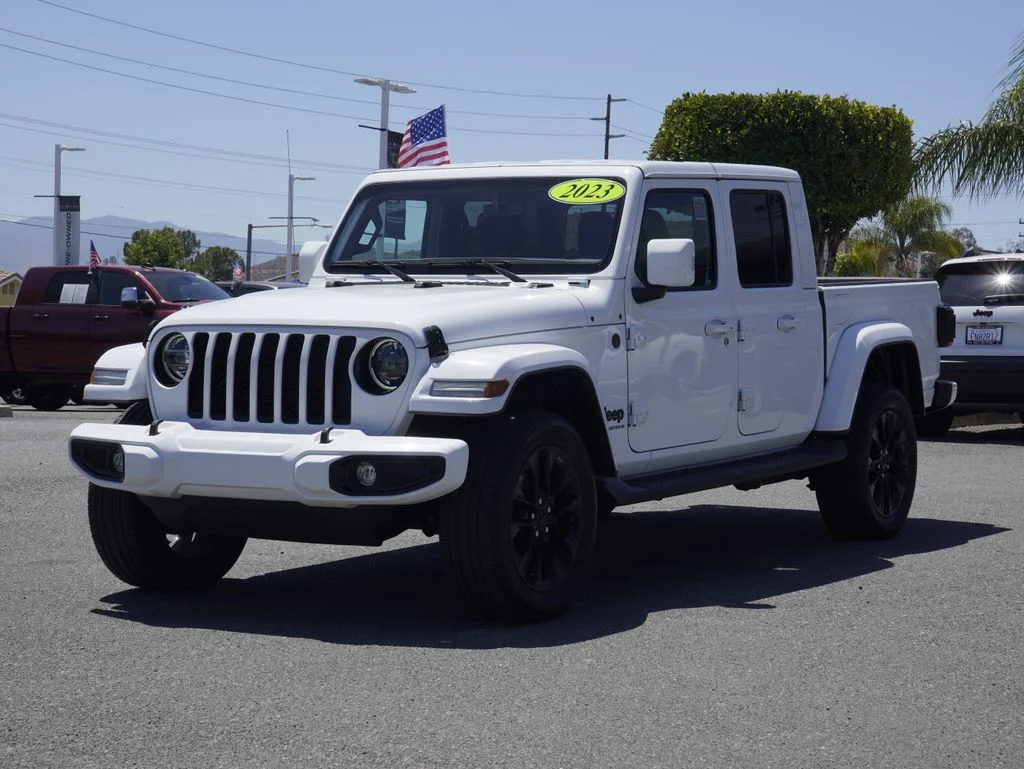 Certified Used 2023 White/off-white Jeep High Altitude image 7