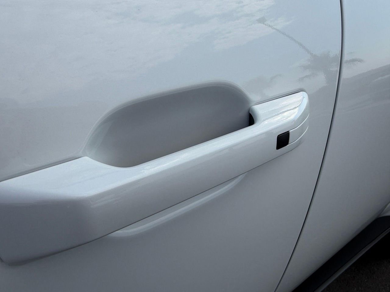 New 2027 White Hyundai SEL image 17