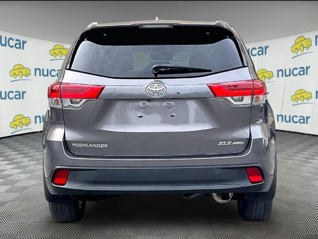 Used 2019 Gray Toyota XLE image 5