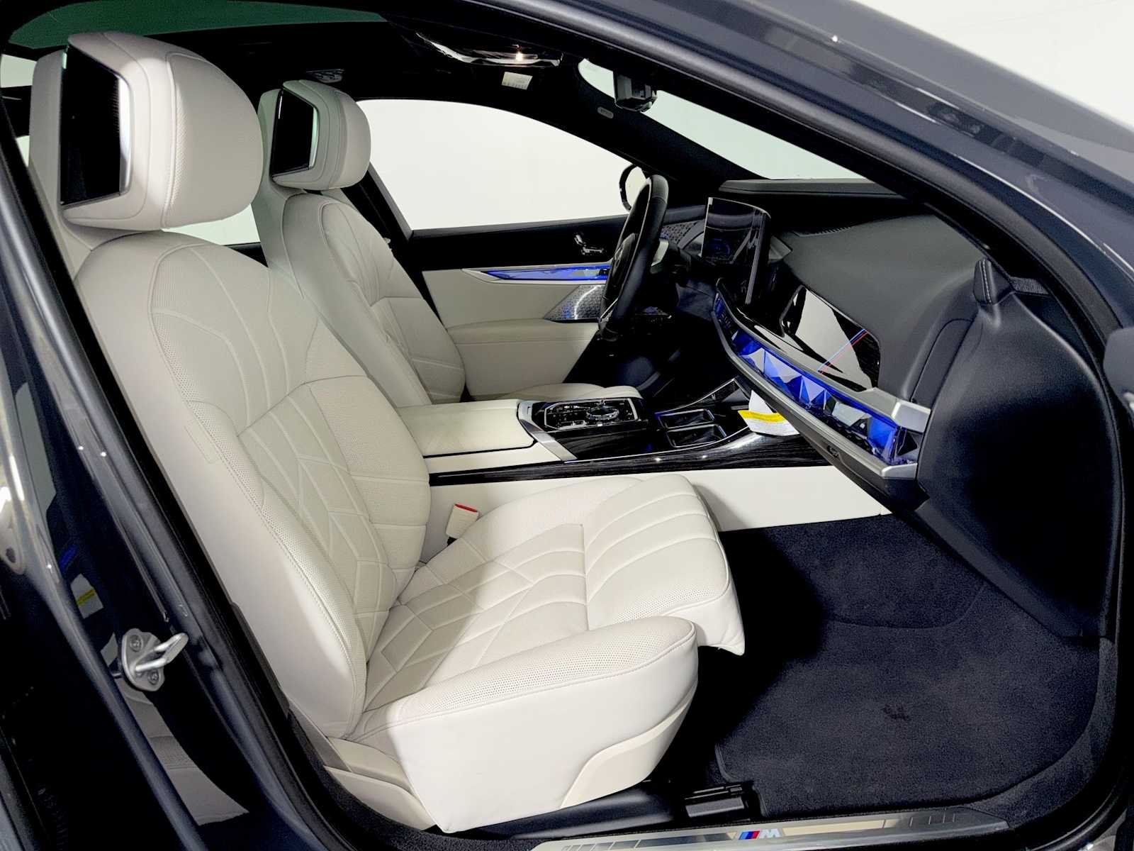 2026 BMW i7 60 - Photo 24
