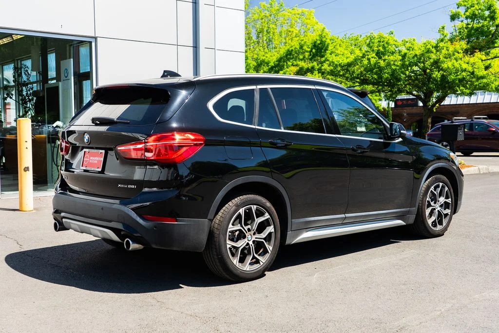 Used 2021 Black BMW xDrive28i image 6