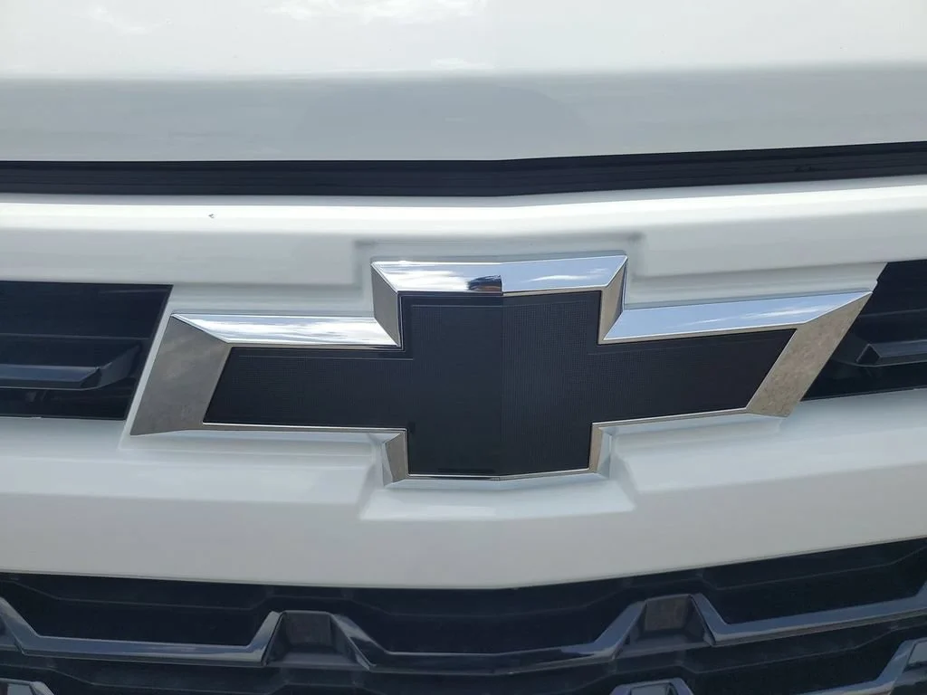 New 2026 Summit White Chevrolet RST image 31