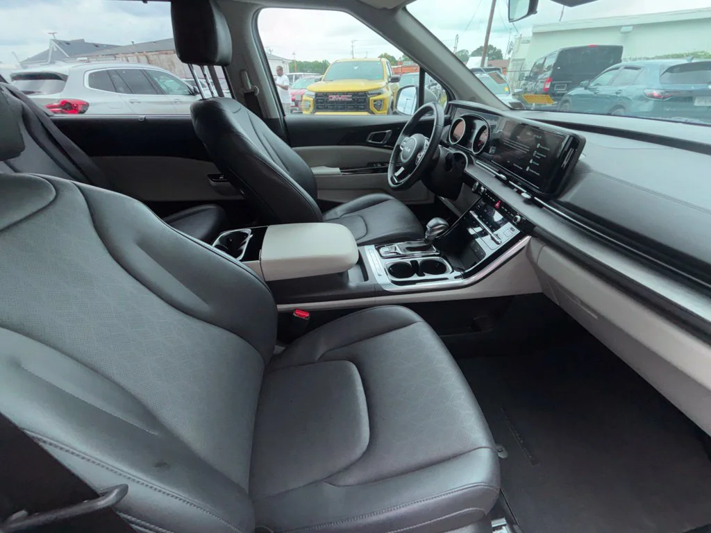 Used 2024 White Kia EX image 24
