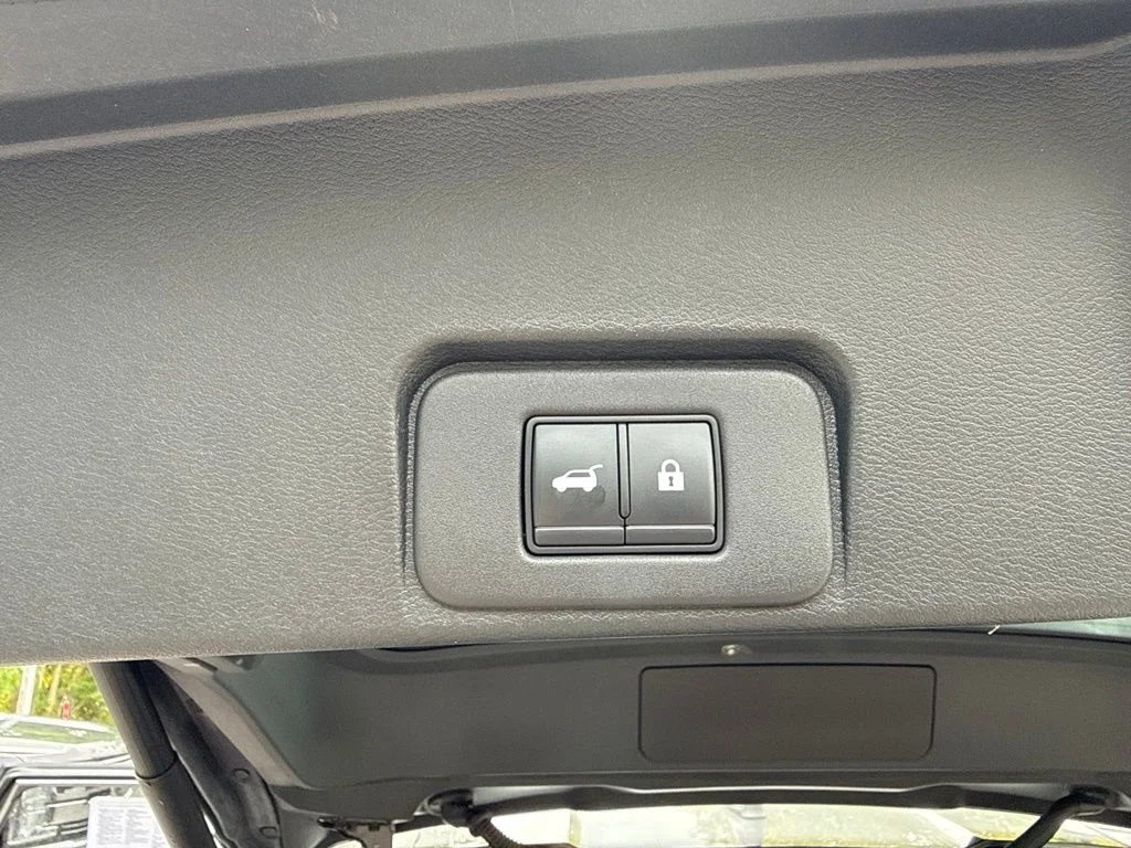 Used 2021 Gray Nissan Platinum image 15