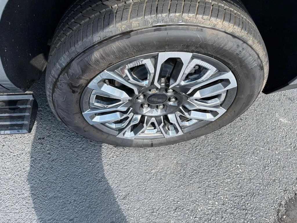 2023 GMC Yukon Denali Ultimate - Photo 11