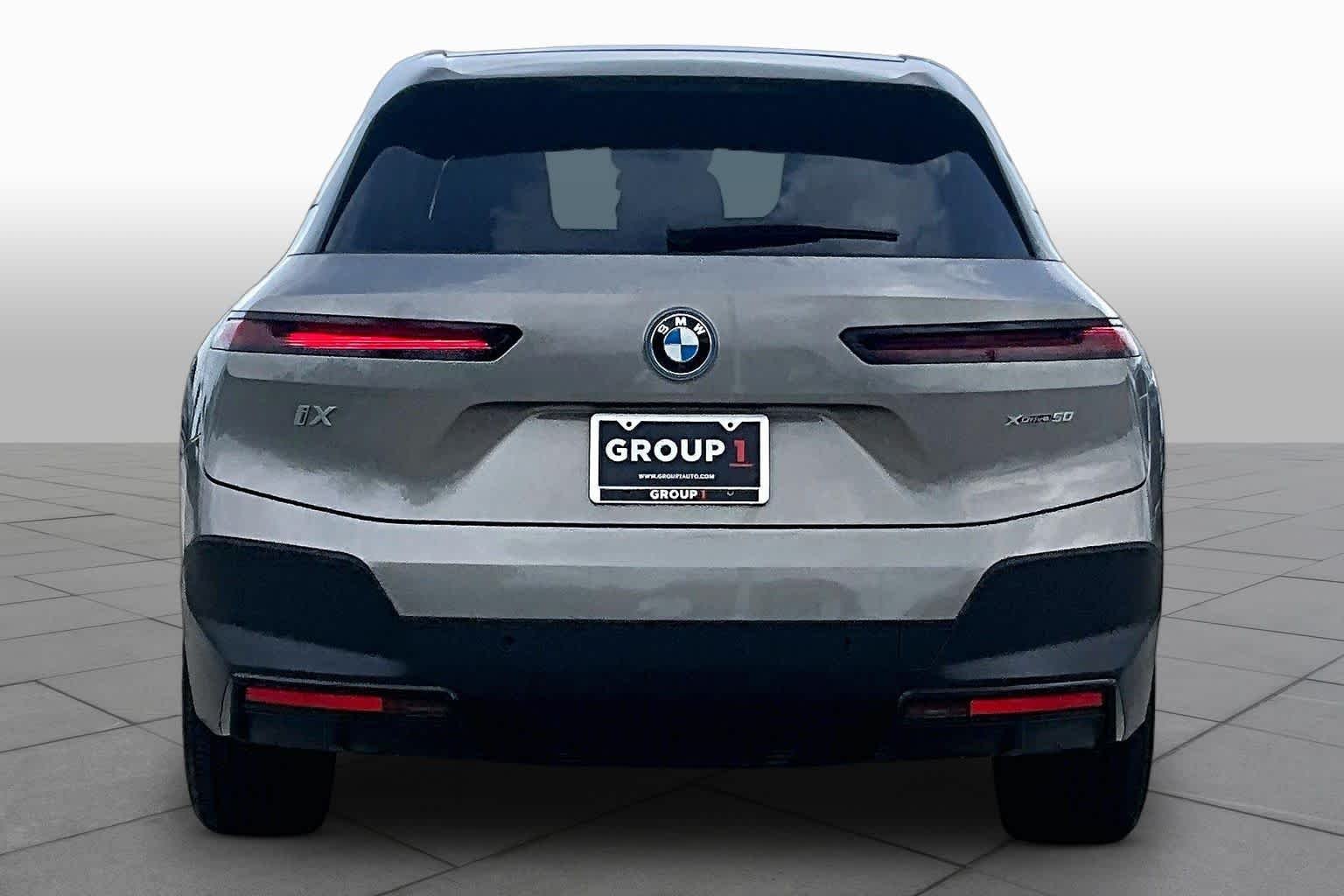 Used 2024 Oxide Grey Metallic BMW xDrive50 image 4