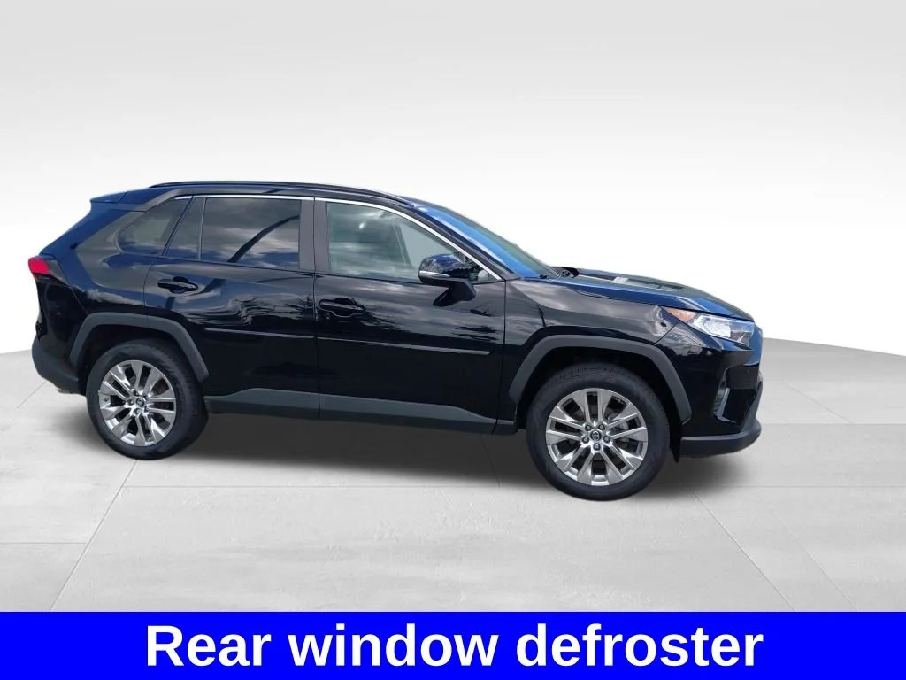 Used 2019 Midnight Black Metallic Toyota XLE Premium image 9