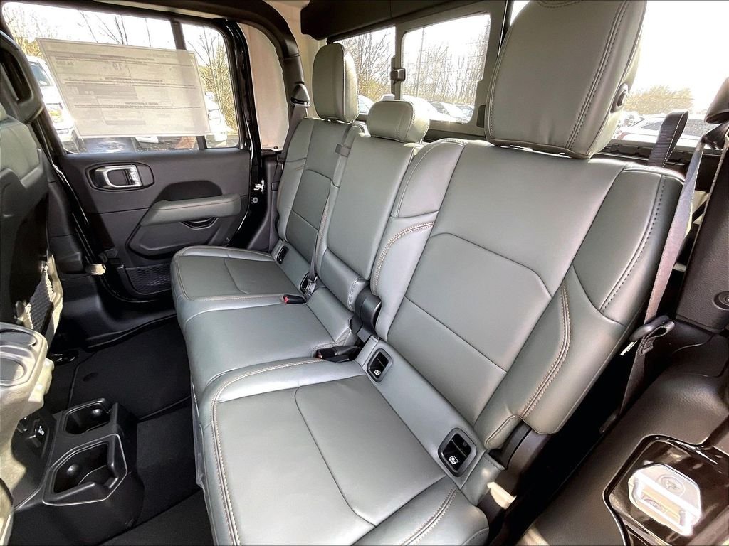 New 2026 Black Clearcoat Jeep Mojave image 14