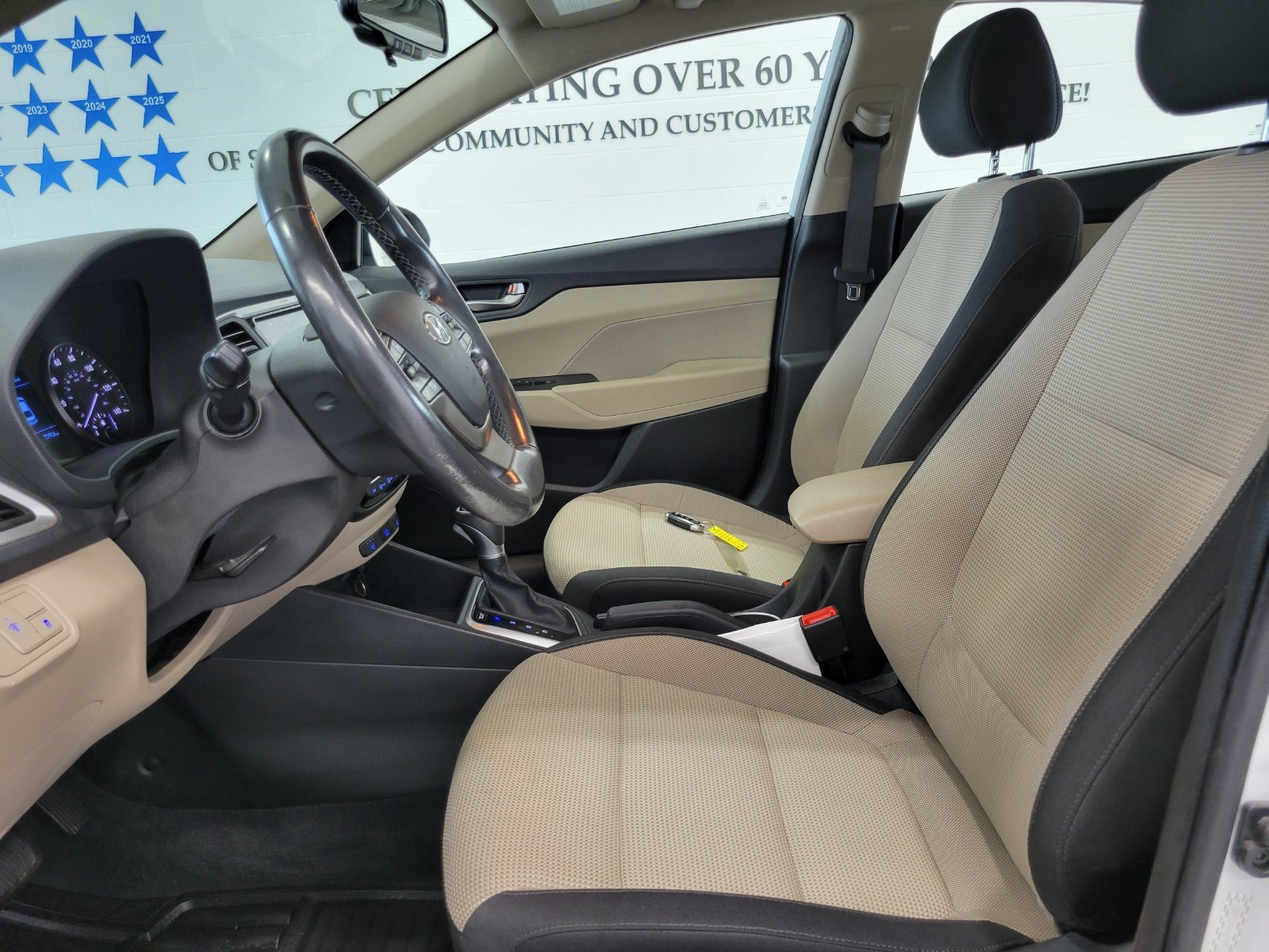 Used 2022 White Hyundai Limited image 8