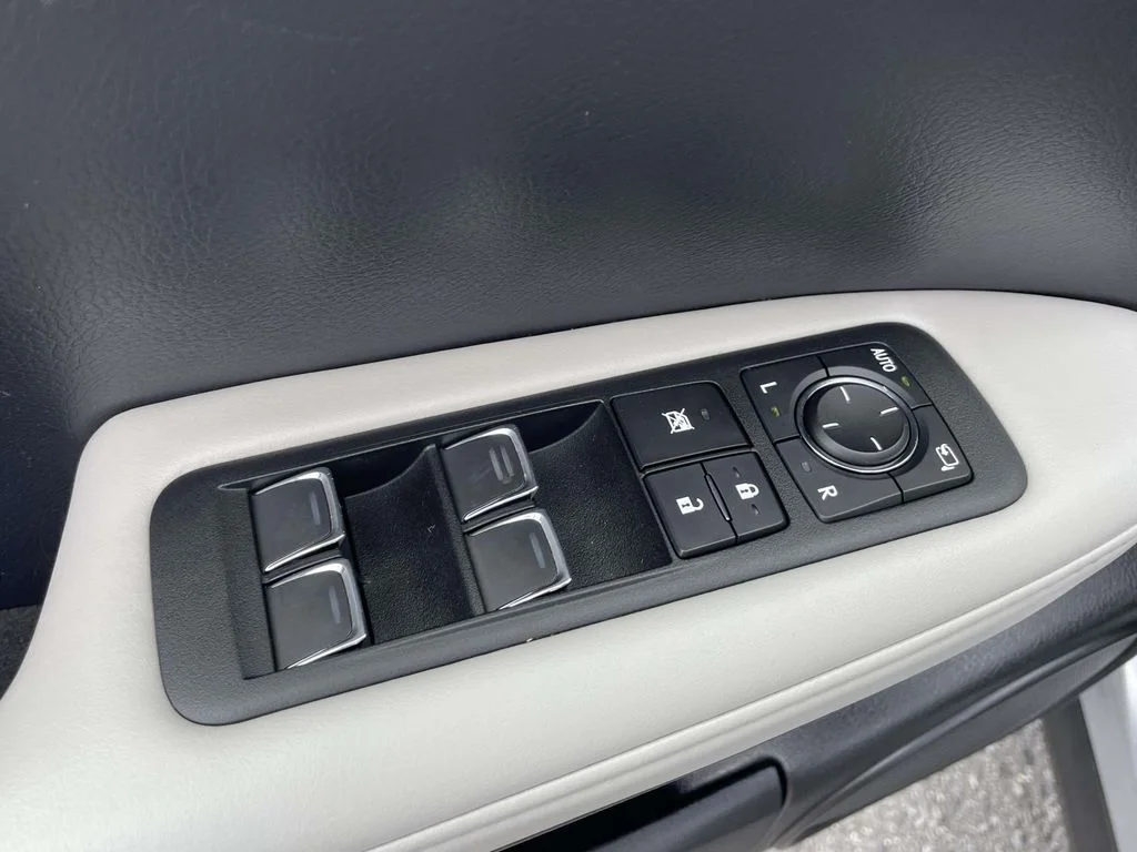 Used 2019 Silver Lining Metallic Lexus Base image 16