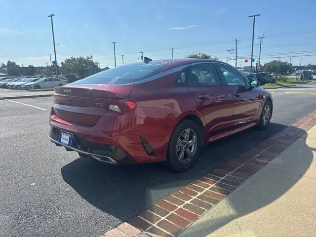 Used 2023 Red Kia LXS image 7