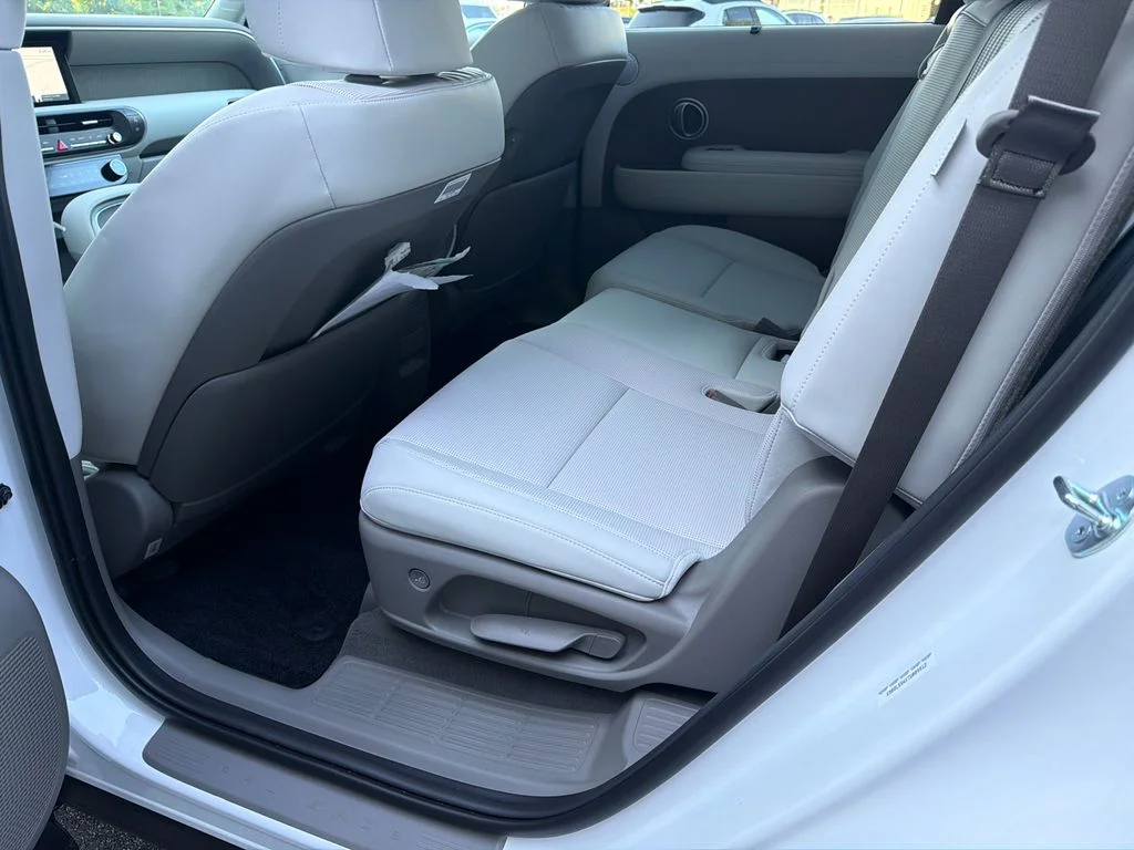 Used 2026 White Hyundai Blue SEL image 21