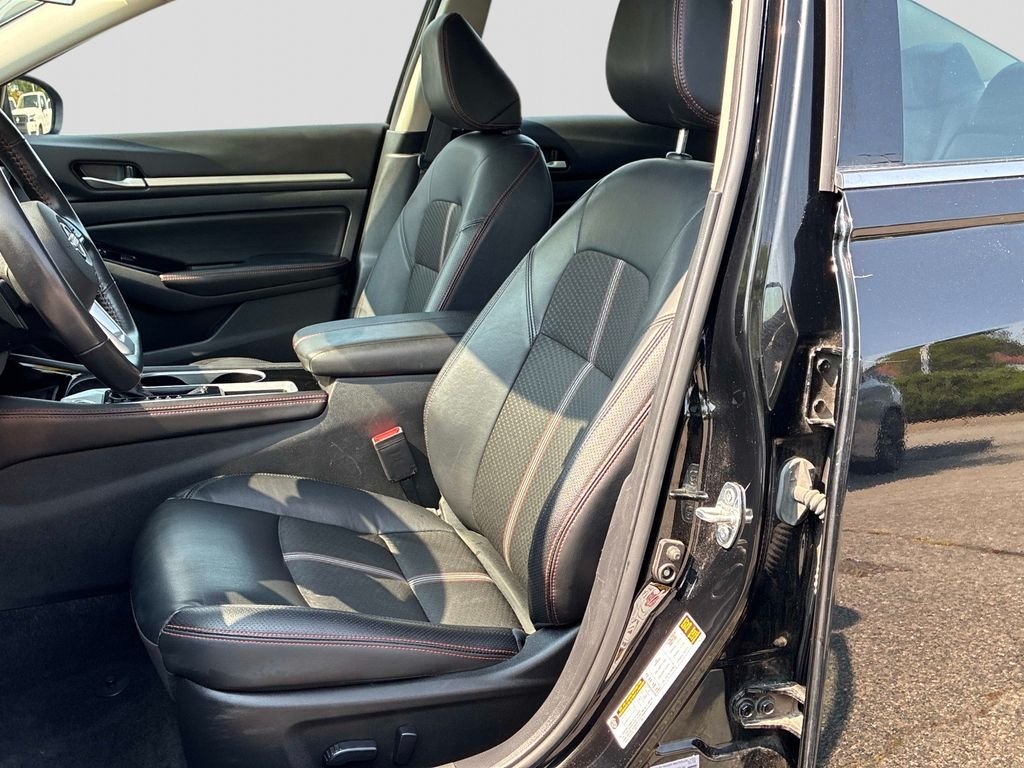 Used 2024 Black Nissan 2.5 SR image 21