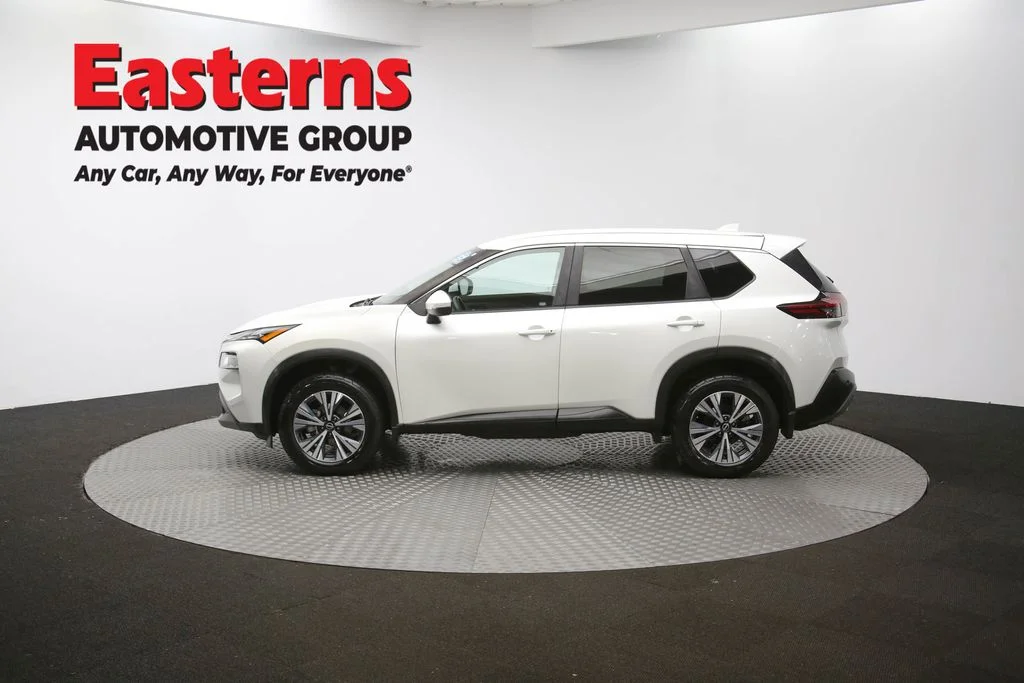 Used 2022 White Nissan SV image 58