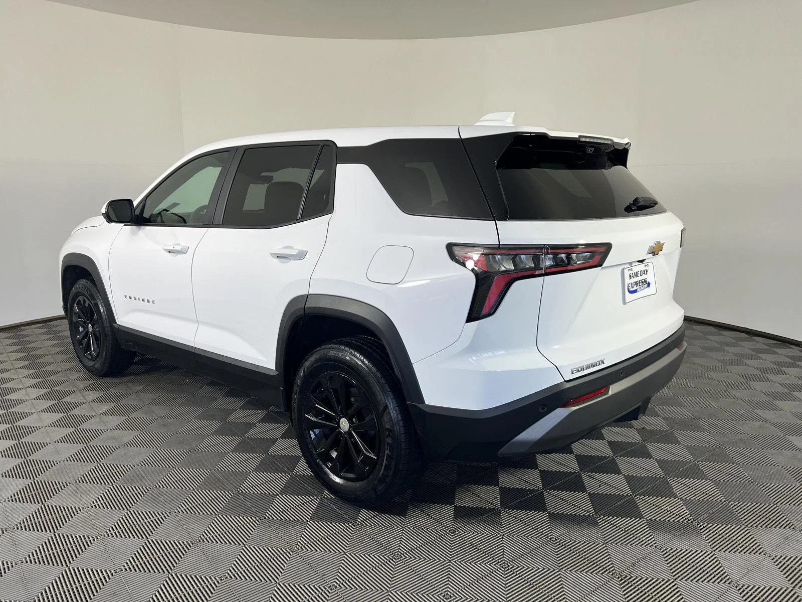 Used 2025 Summit White Chevrolet LT image 26