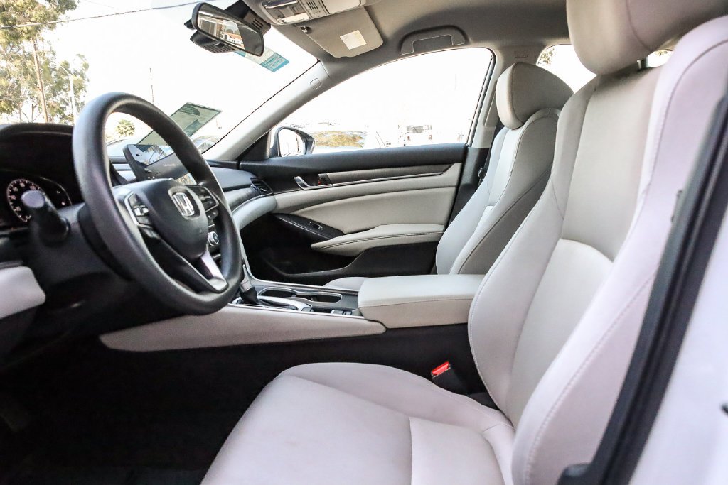 Used 2020 Platinum White Pearl Honda LX image 17