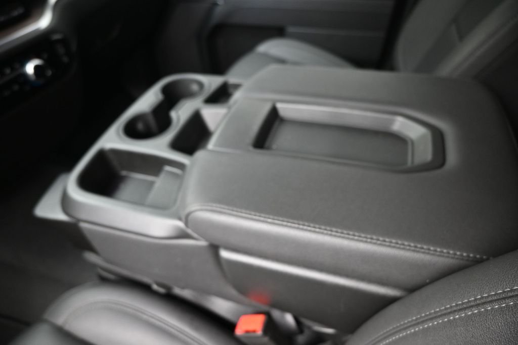 Used 2025 White GMC SLT image 9